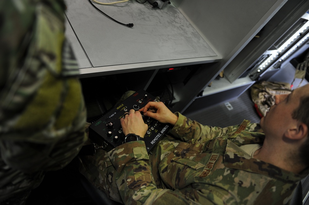 1st SOCES EOD conducts hostage simulation