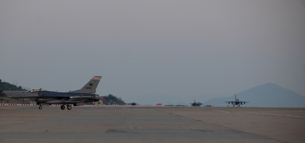 176th Fighter Squadron begins arrival at Kunsan