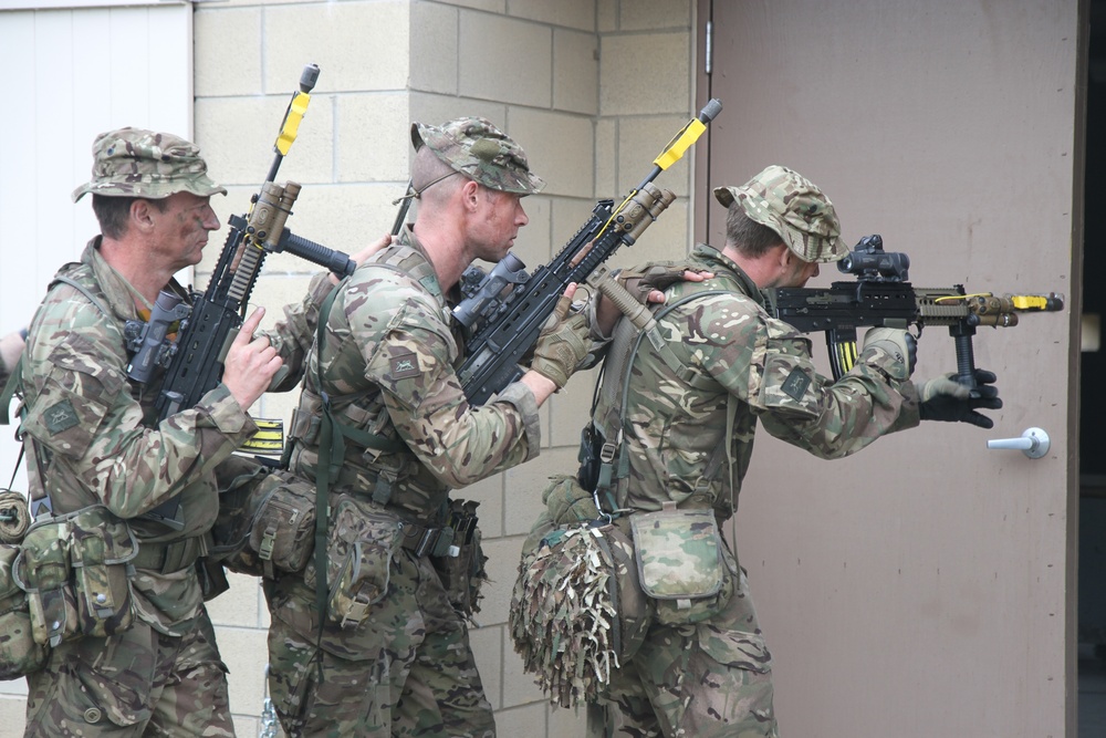 British Royal Army Soldiers Train with American Special Forces