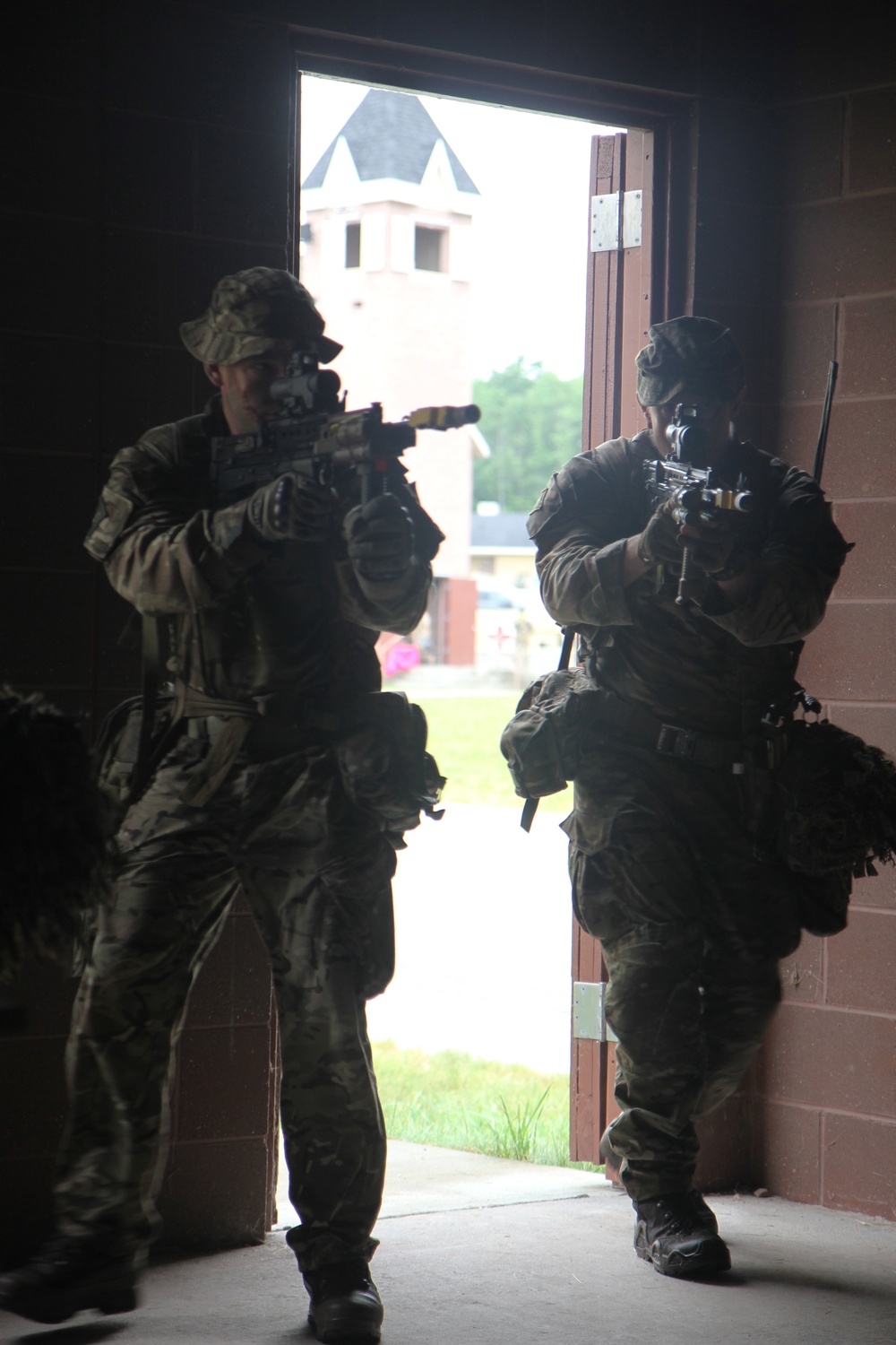 British Royal Army Soldiers Train with American Special Forces