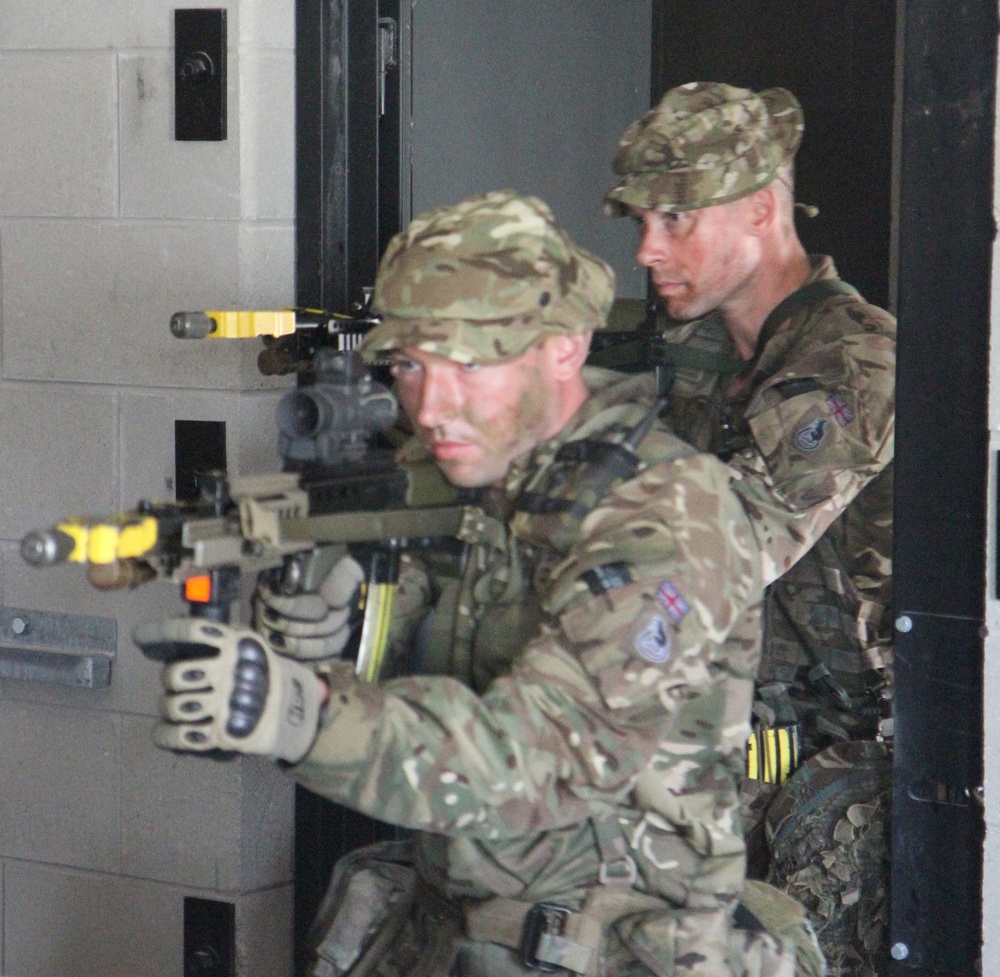 British Royal Army Soldiers Train with American Special Forces