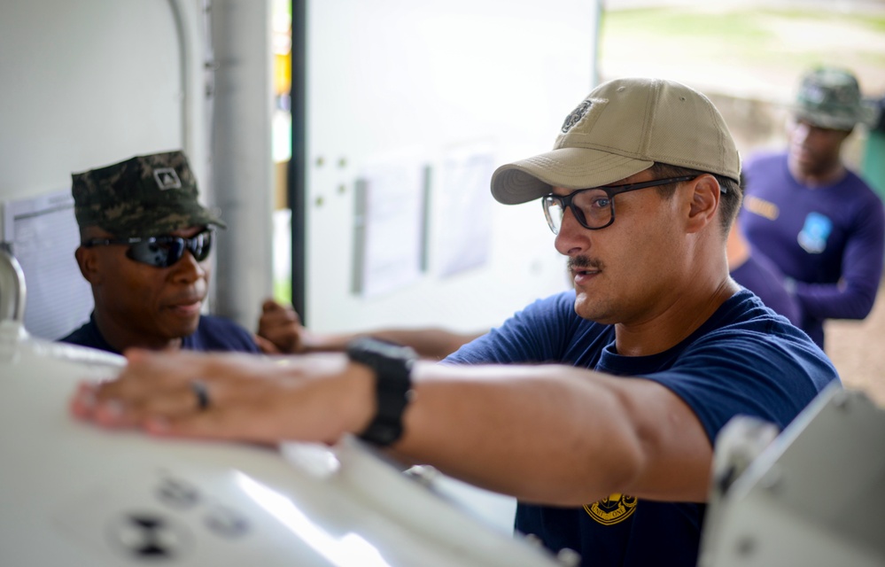SPS 17 Sailors Conduct Dive Training with Honduran Counterparts