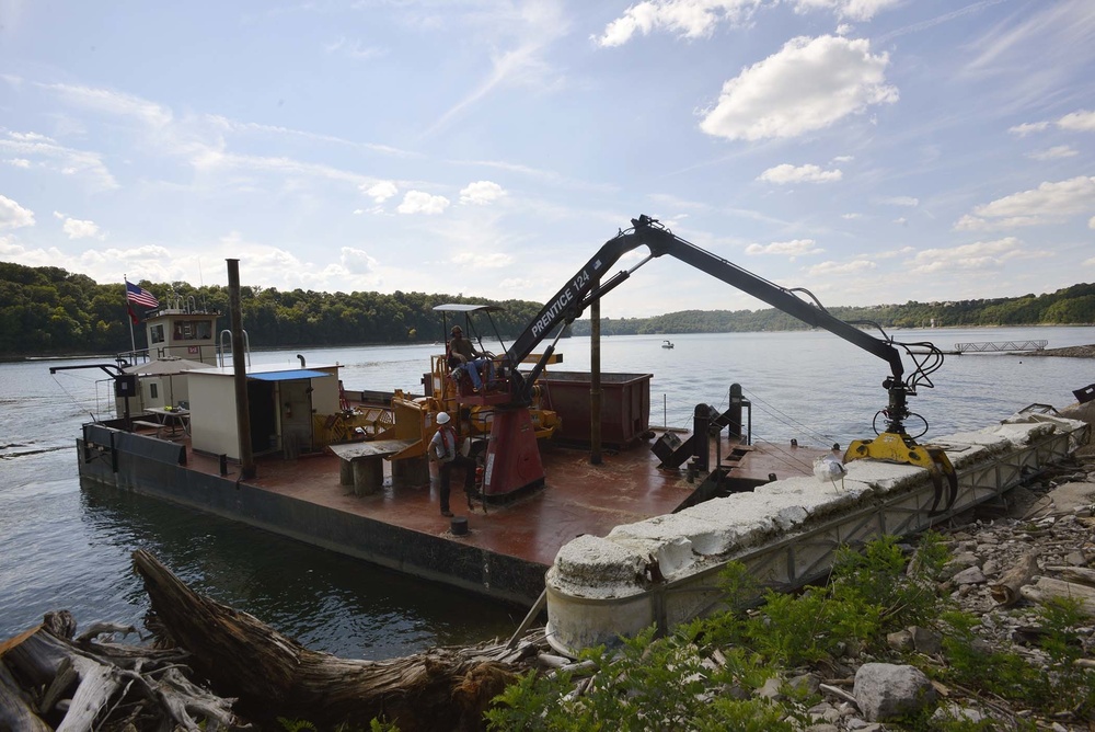 ‘PRIDE of the Cumberland’ clearing debris, trash on Lake Cumberland