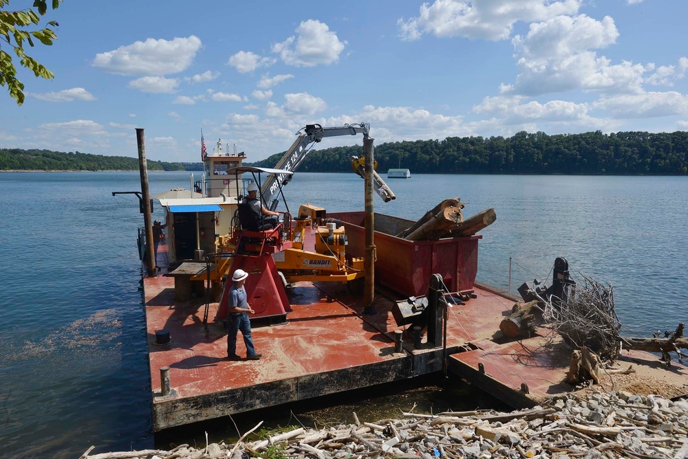 ‘PRIDE of the Cumberland’ clearing debris, trash on Lake Cumberland