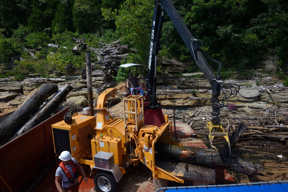 ‘PRIDE of the Cumberland’ clearing debris, trash on Lake Cumberland