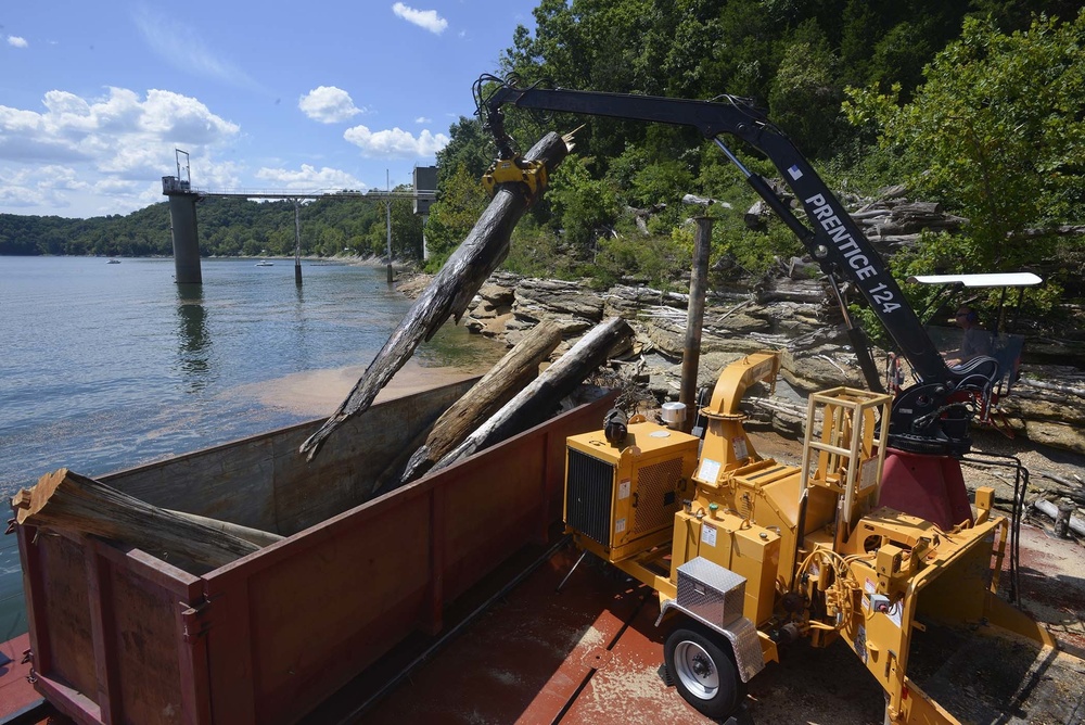 ‘PRIDE of the Cumberland’ clearing debris, trash on Lake Cumberland