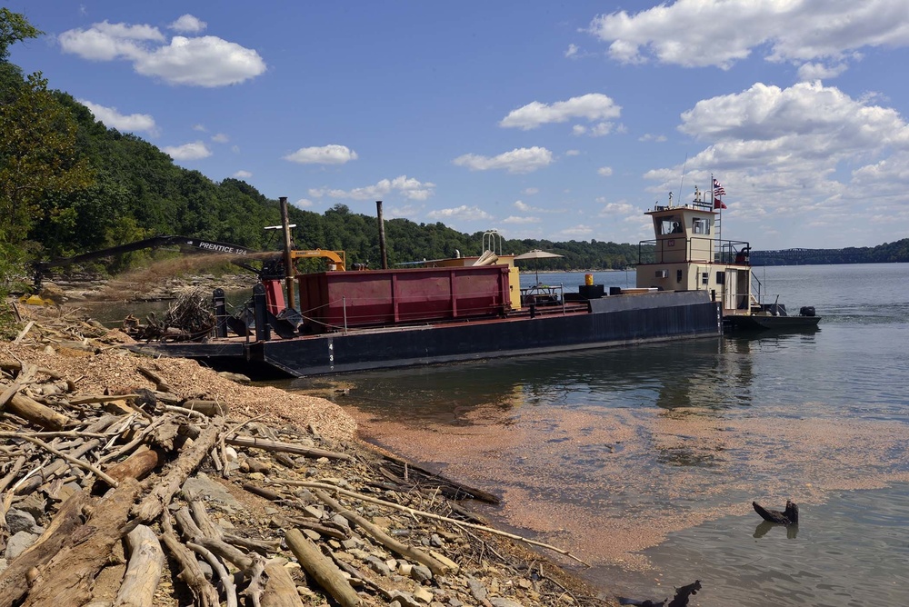 ‘PRIDE of the Cumberland’ clearing debris, trash on Lake Cumberland