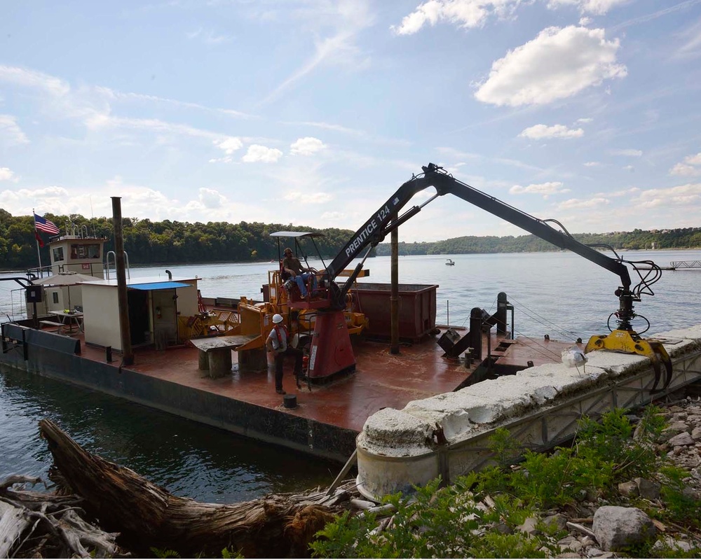 ‘PRIDE of the Cumberland’ clearing debris, trash on Lake Cumberland