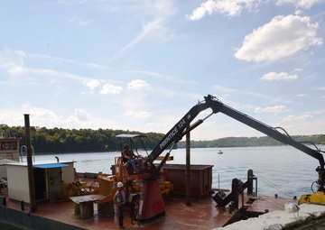 ‘PRIDE of the Cumberland’ clearing debris, trash on Lake Cumberland
