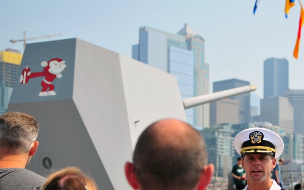 USS Michael Murphy Hosts Visitors