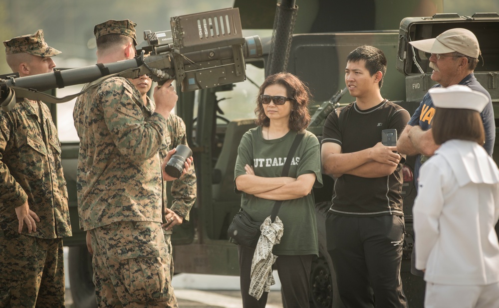 Marines help out Seattle community