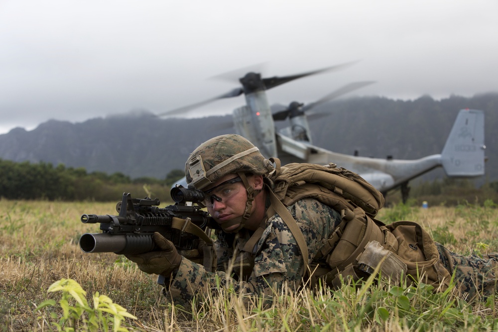 Mission readiness: Hawaii Marines simulate NEO over Oahu