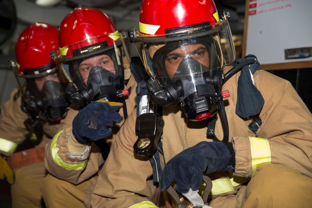 DVIDS - Images - USS Bonhomme Richard Damage Control Drill [Image 5 of 5]