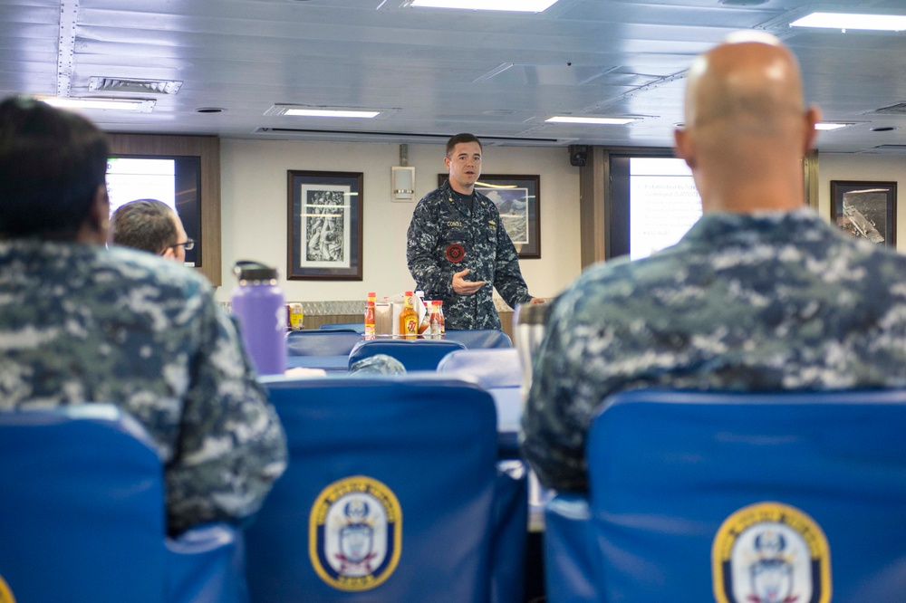 Warfare Tactics Instructor (WTI) visits USS Makin Island