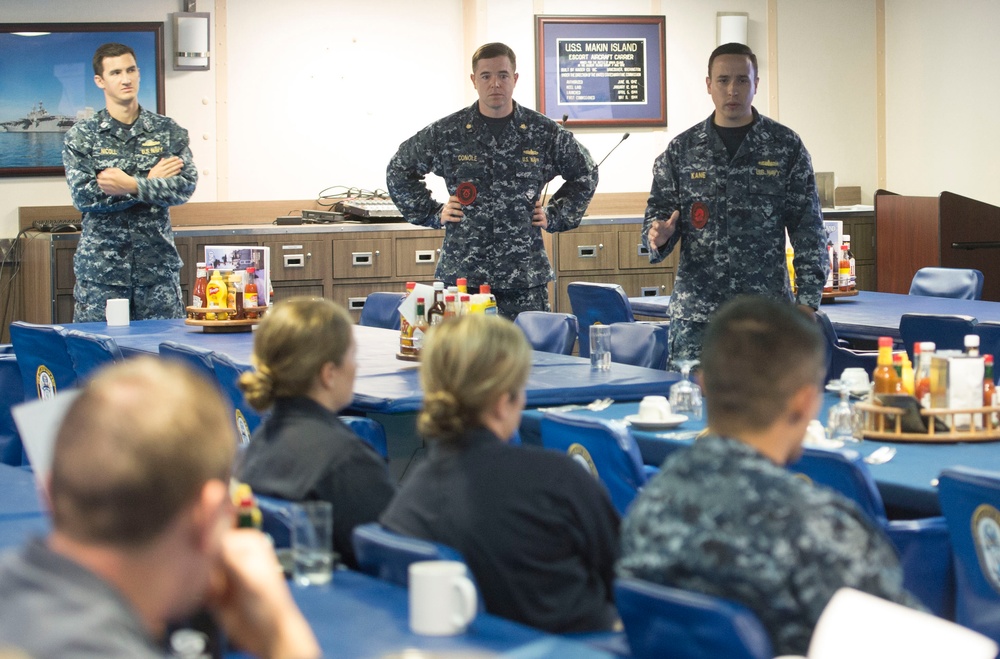Warfare Tactics Instructor (WTI) visits USS Makin Island