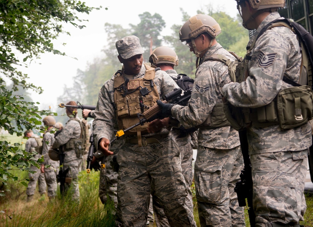 435th CRG trains for contingency down range