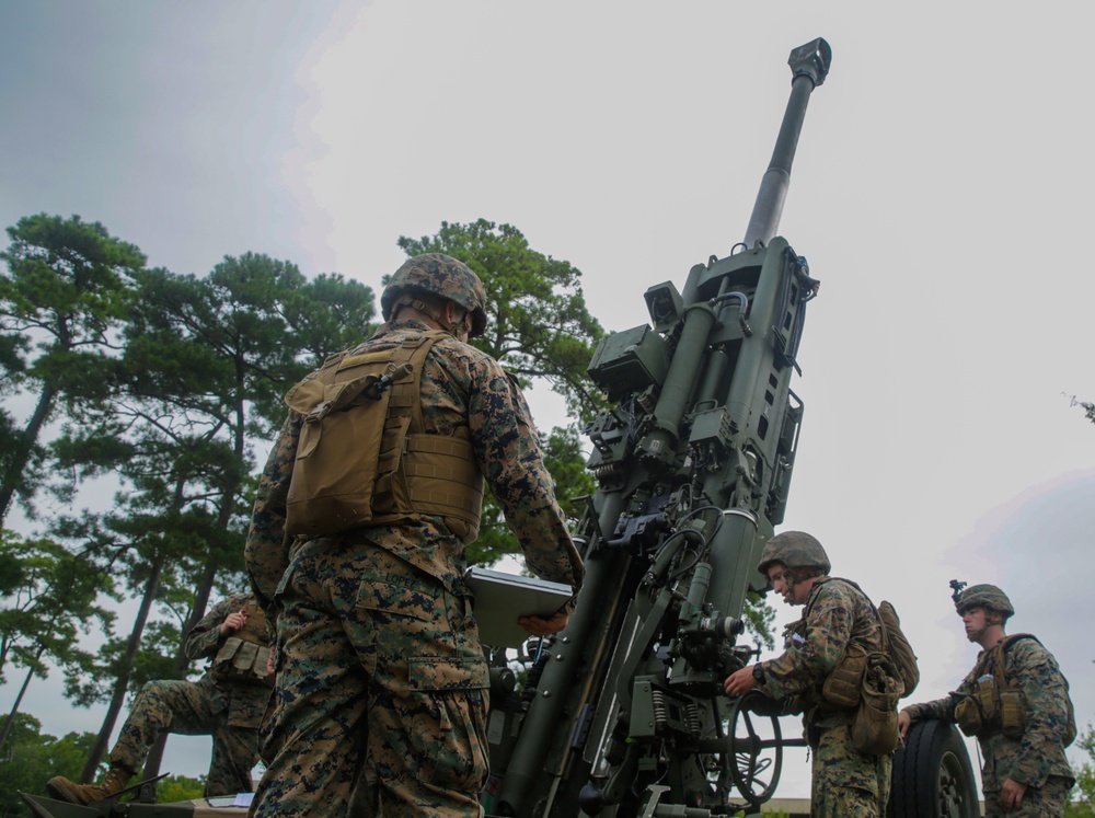 Guns out: Artillery Marines Participate in Section Chief Course