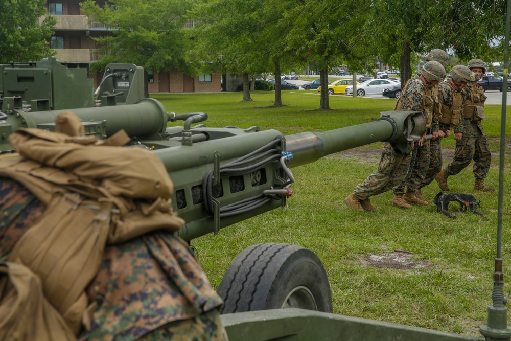 Guns out: Artillery Marines Participate in Section Chief Course