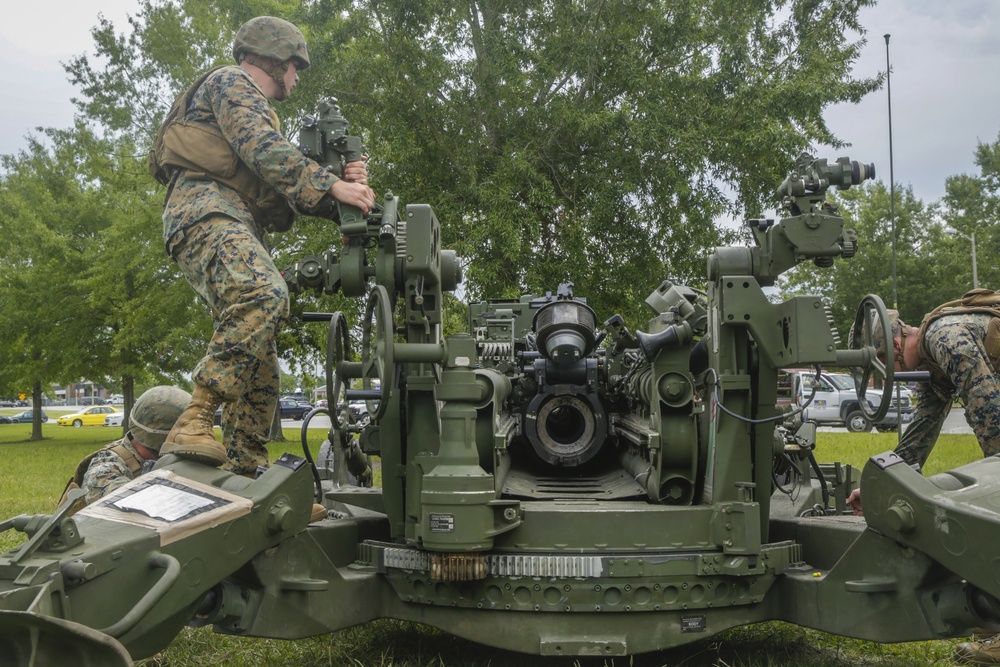 Guns out: Artillery Marines Participate in Section Chief Course