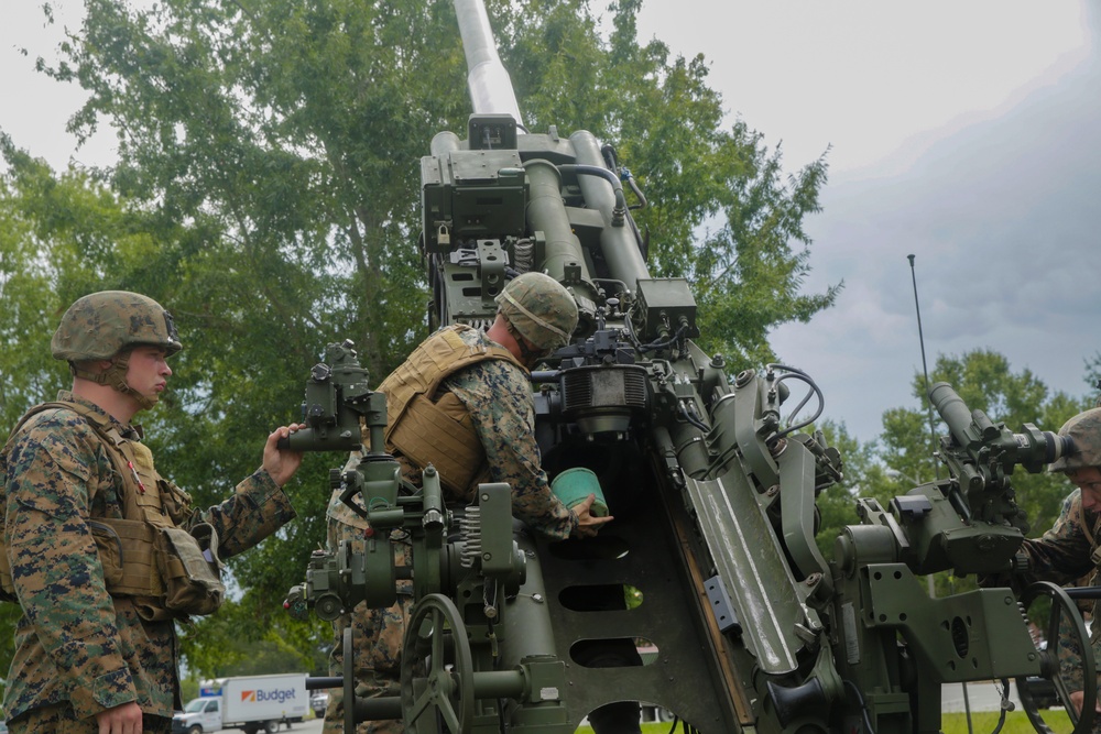 Guns out: Artillery Marines Participate in Section Chief Course