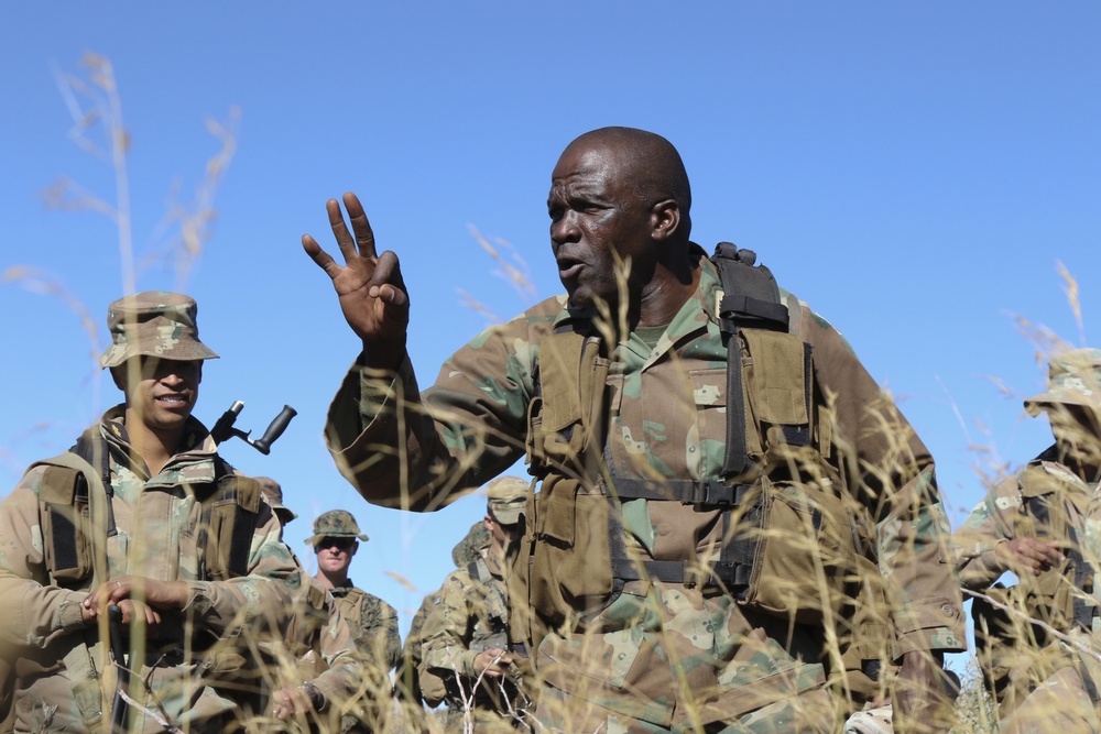 South African troops instruct U.S. Army, Marines in bush craft during Shared Accord ‘17