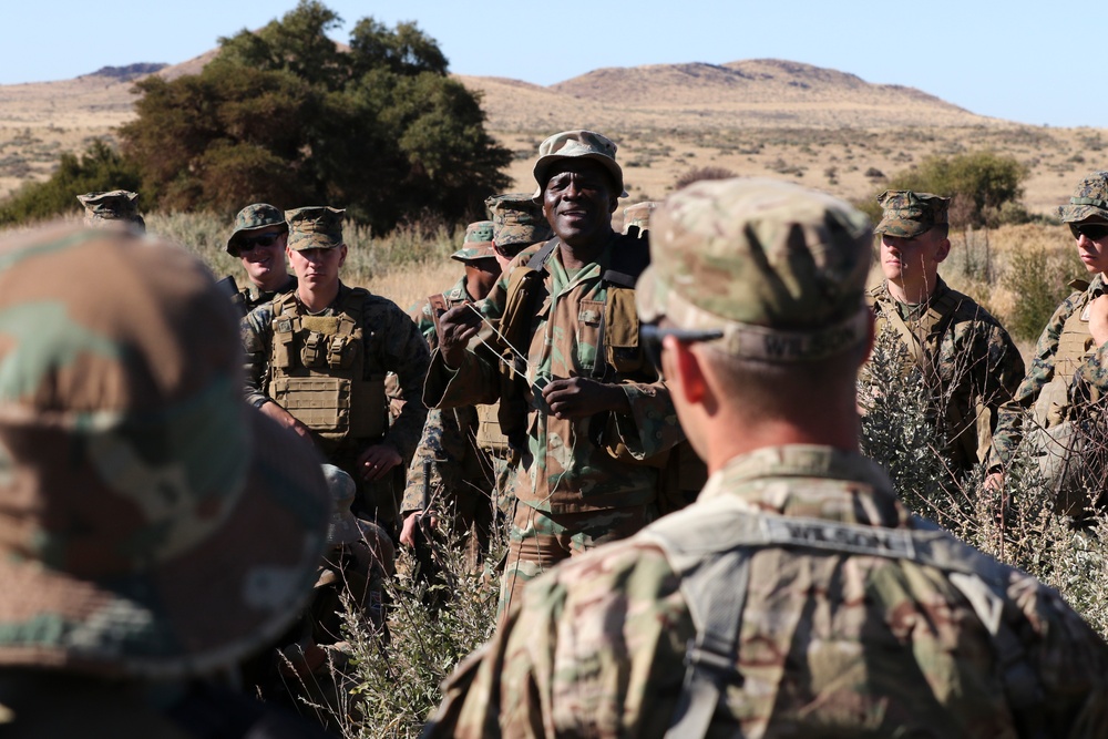 South African troops instruct U.S. Army, Marines in bush craft during Shared Accord ‘17