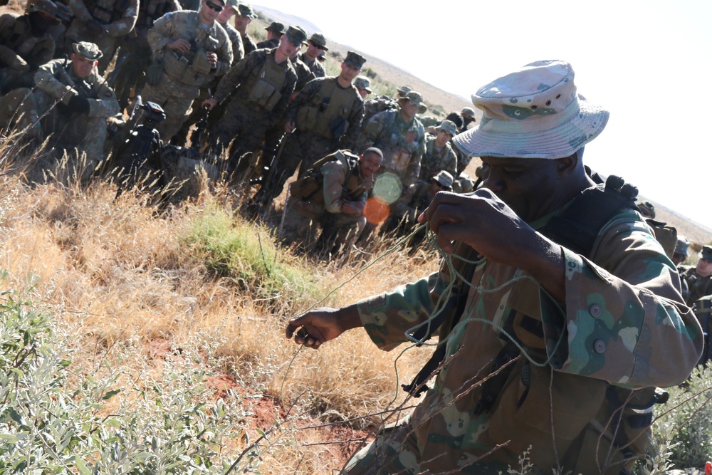 South African troops instruct U.S. Army, Marines in bush craft during Shared Accord ‘17