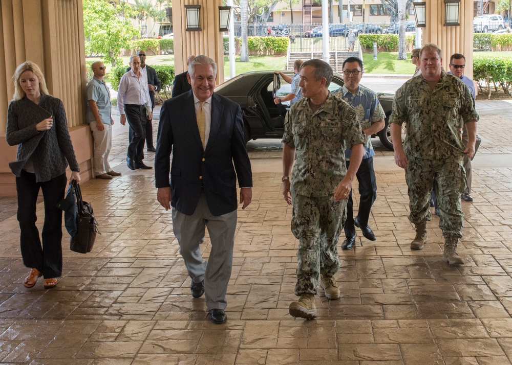Secretary of State Visits U.S. Pacific Command