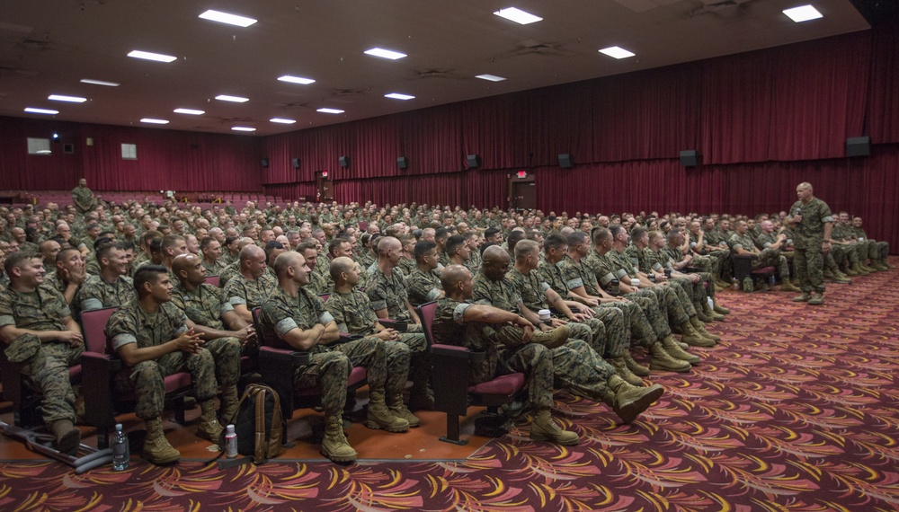 CMC Visits Marine Corps Base Hawaii