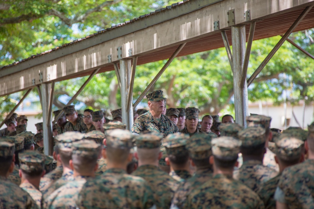 CMC Visits Marine Corps Base Hawaii