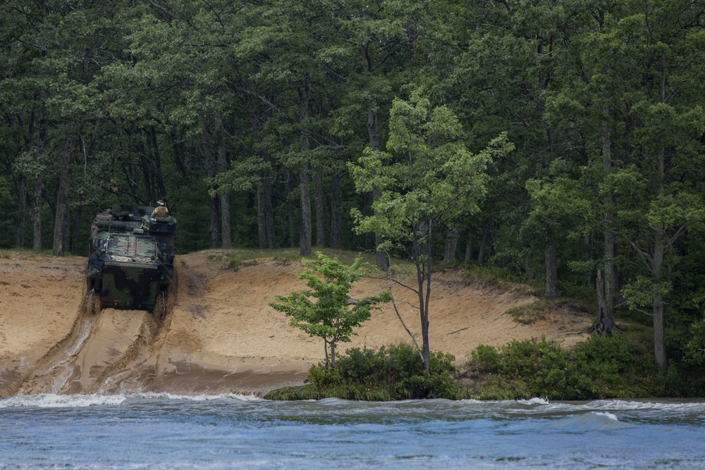 4th AABn Splashes Lake Margrethe during Northern Strike 17