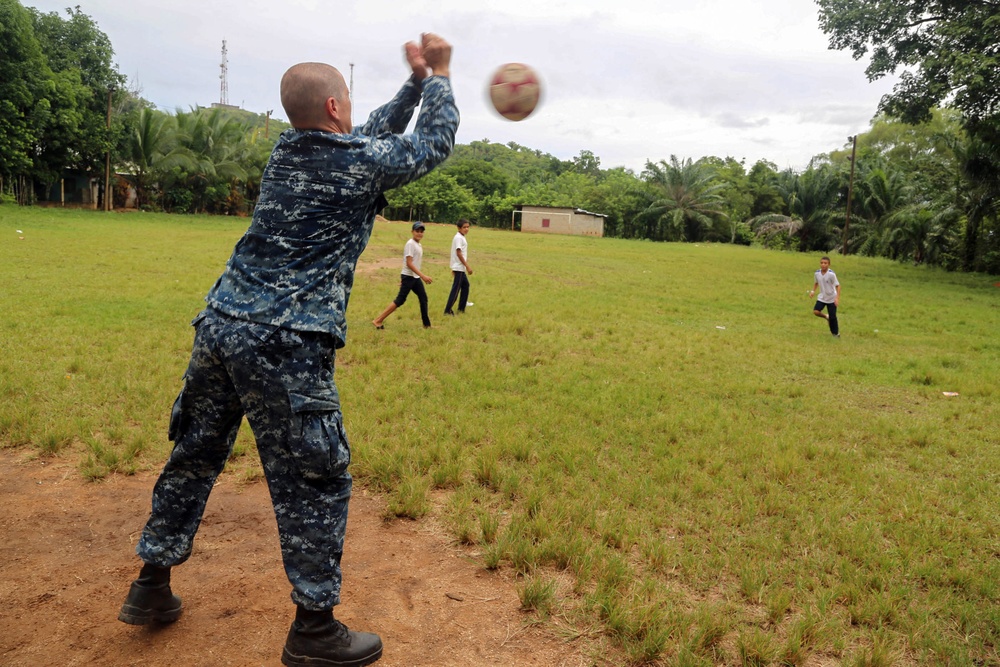 Sailors Engage with Students during SPS 17 COMREL