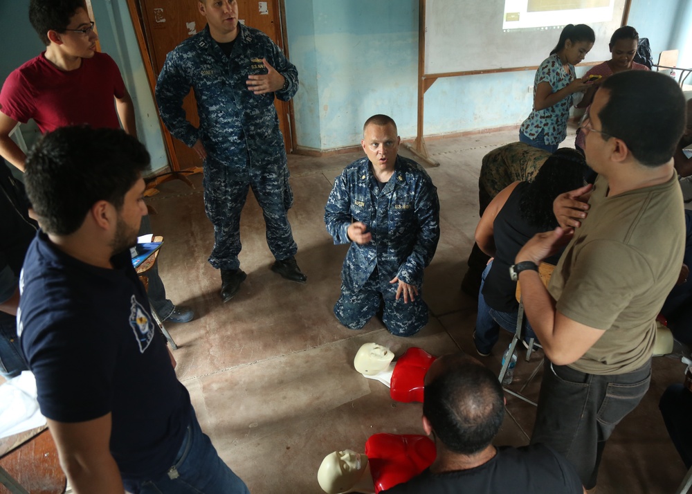 Navy Medical Professionals Train with Honduran Counterparts during SPS 17