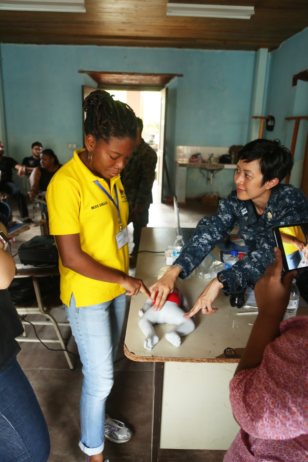 Navy Medical Professionals Train with Honduran Counterparts during SPS 17