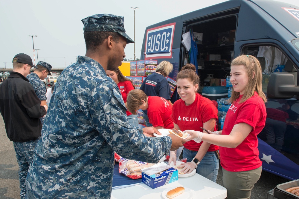 USO Hosts Pier Barbecue for USS Anchorage