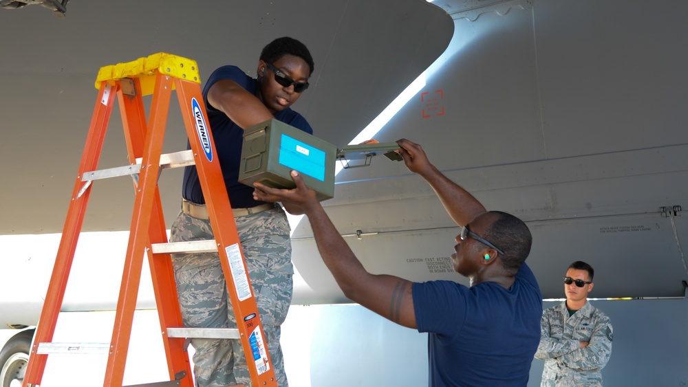 Weapons load competition builds crew’s efficiency, confidence