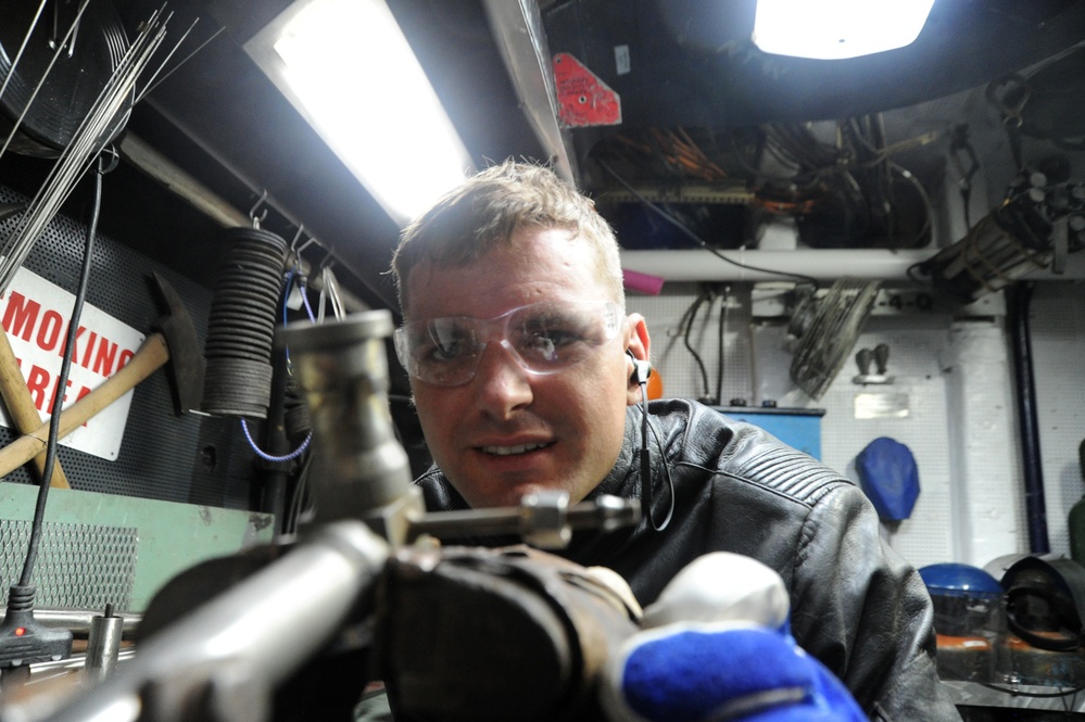 USCGC Tampa Crew Conducts Repairs