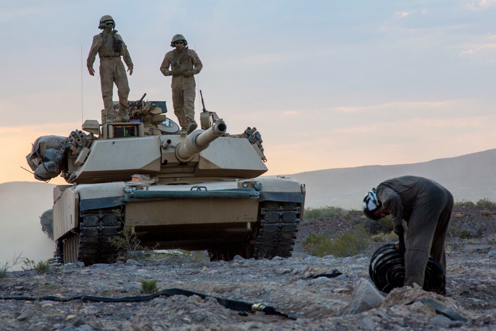 ITX 5-17 CH53 Re-fuels 1st Tank BN