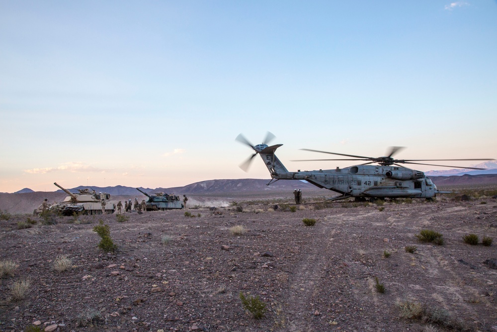 ITX 5-17 CH53 Re-fuels 1st Tank BN
