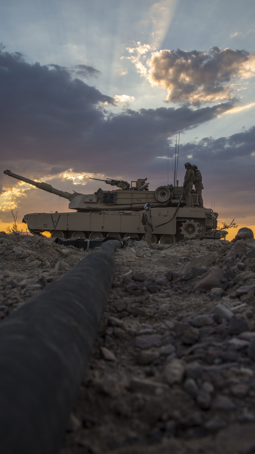 ITX 5-17 CH53 Re-fuels 1st Tank BN