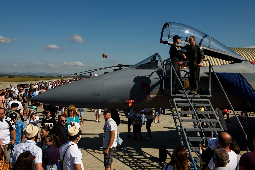 USAF participate in Romanian air show