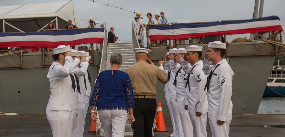 CMC Attends Reception Aboard USS Barry