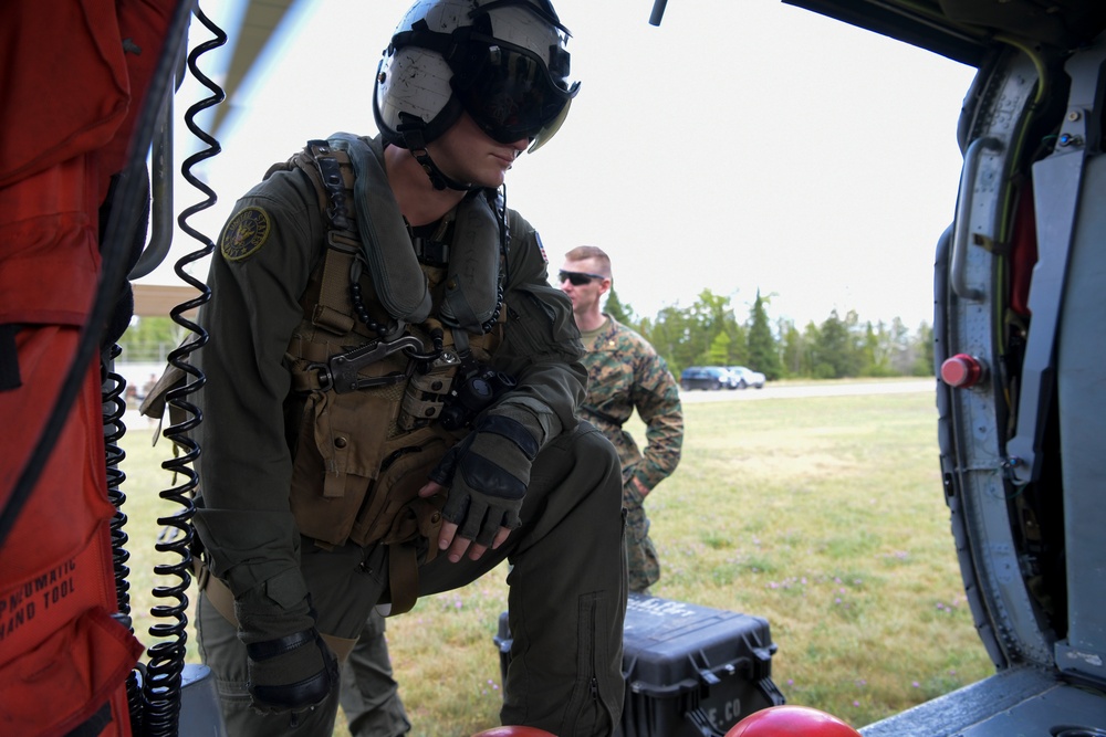 Navy, Marines exercise Special Insertion and Extraction (SPIE) proficiency