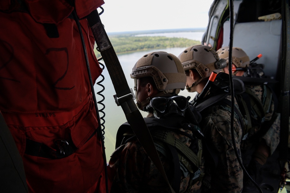 Navy, Marines exercise Special Insertion and Extraction (SPIE) proficiency