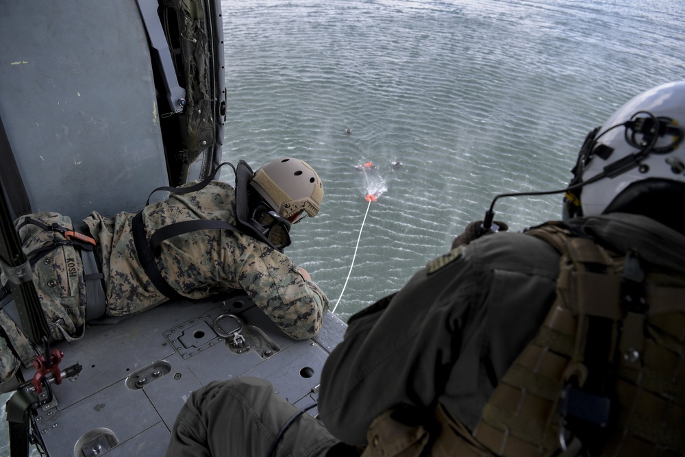 Navy, Marines exercise Special Insertion and Extraction (SPIE) proficiency