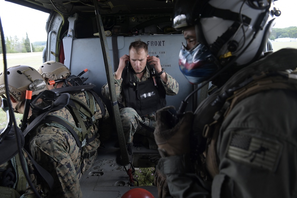 Navy, Marines exercise Special Insertion and Extraction (SPIE) proficiency