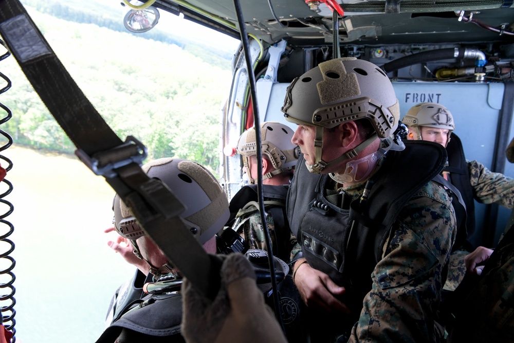 Navy, Marines exercise Special Insertion and Extraction (SPIE) proficiency