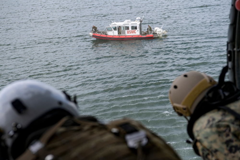 Navy, Marines exercise Special Insertion and Extraction (SPIE) proficiency