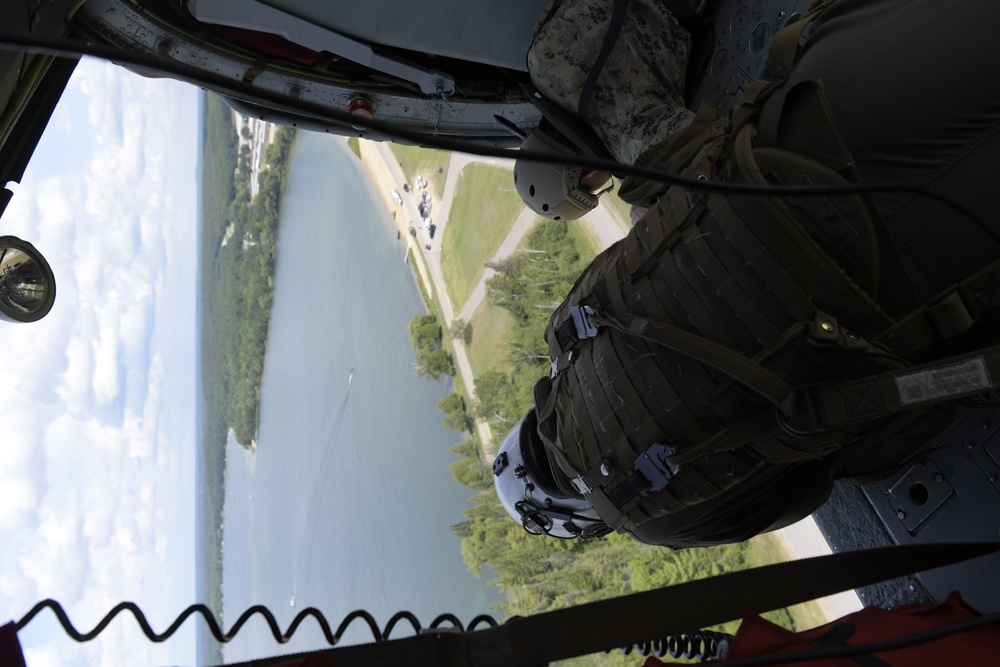 Navy, Marines exercise Special Insertion and Extraction (SPIE) proficiency