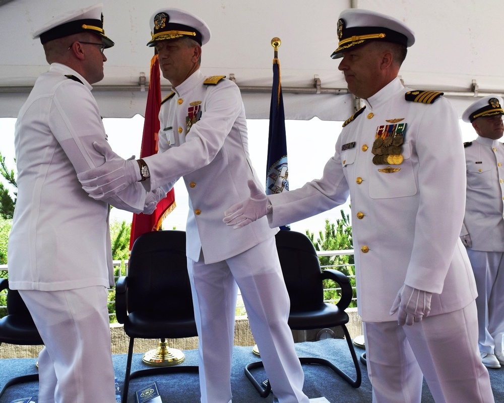 Naval Hospital Bremerton holds Change of Command and Retirement Ceremony